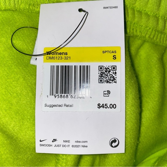 Nike Loose Fit High-Rise Green Sweat Shorts - Picture 4 of 4